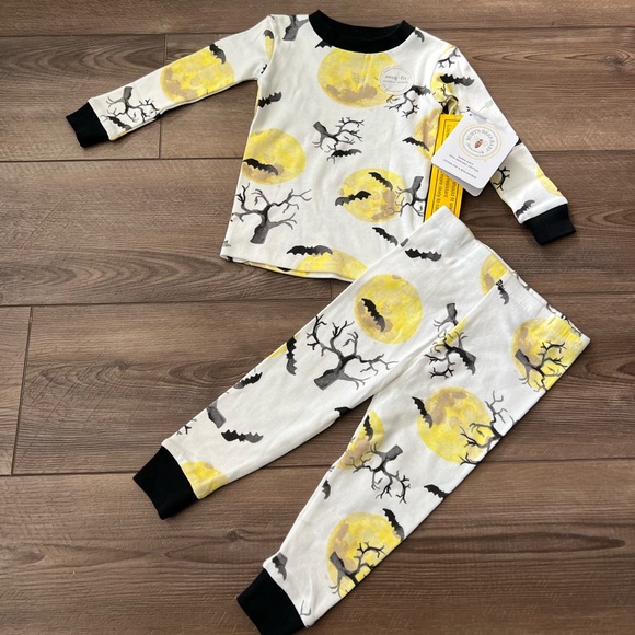 New Burt Bees Halloween Spooky Bat Print 2pc Snug fit Pajamas - Picture 2 of 10